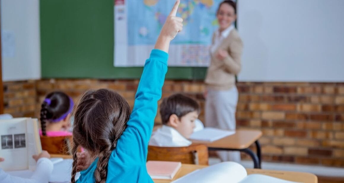 Graffiti Político: La educación y la información veraz, pilares para una América unida