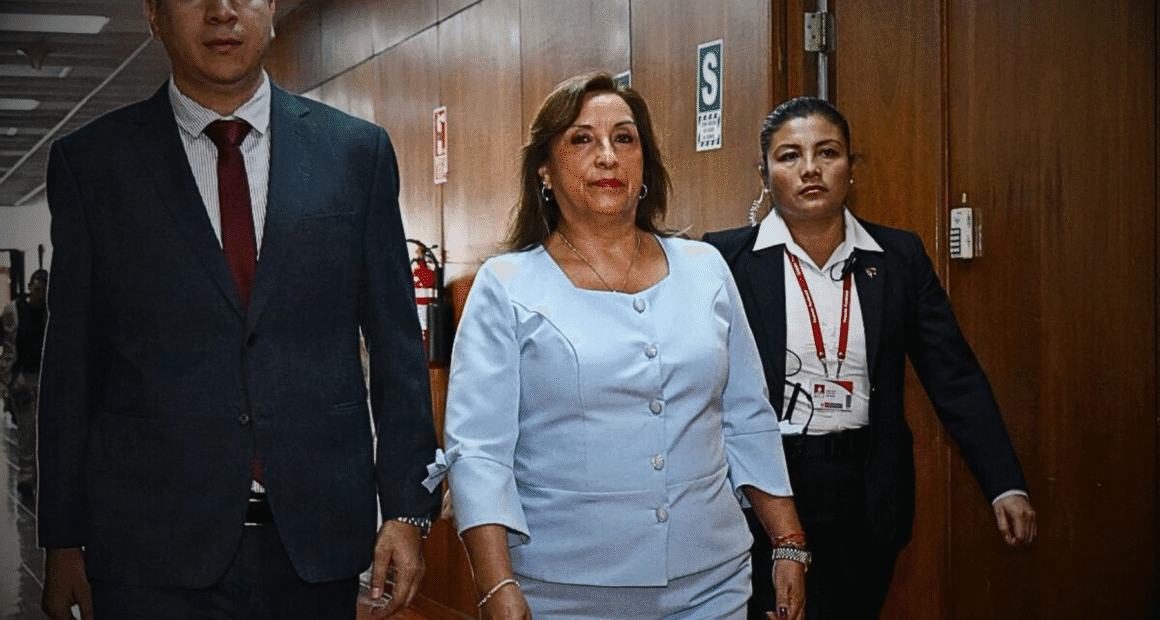 Boluarte insiste en viajar mientras el país arde en conflictos