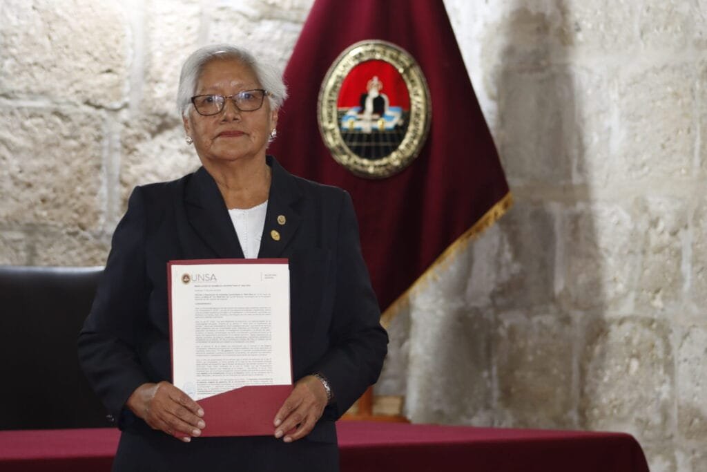 La presidenta del Jurado Electoral Universitario ya tiene la denuncia desde el 30 de junio, pero no se ha pronunciado hasta el momento.