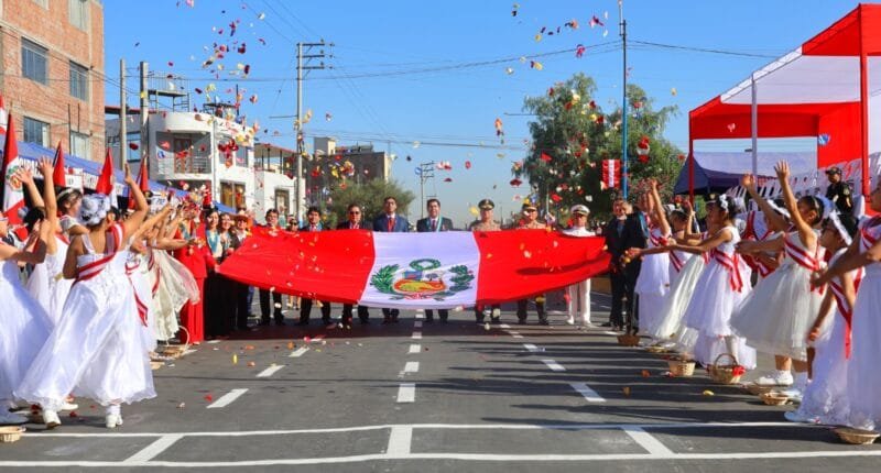 Bustamante vibró con desfile escolar por Fiestas Patrias