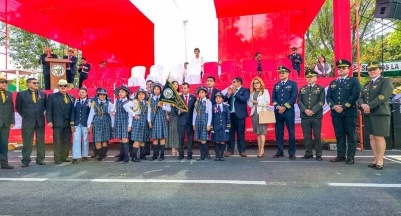 Escolares de La Joya brillaron en desfile