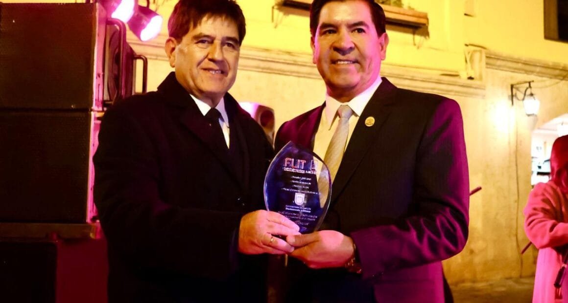 Fredy Zegarra recibe premio por innovación ambiental