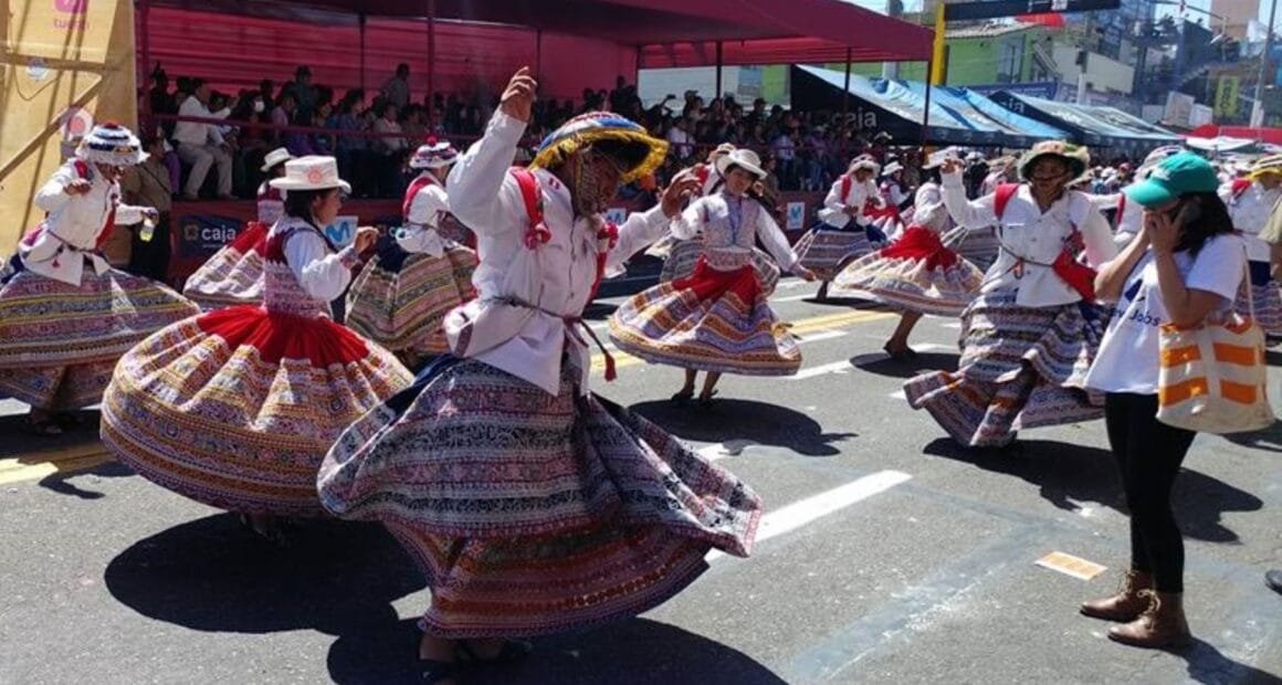 Corso 2025 restringe pirotecnia y danzas disputadas