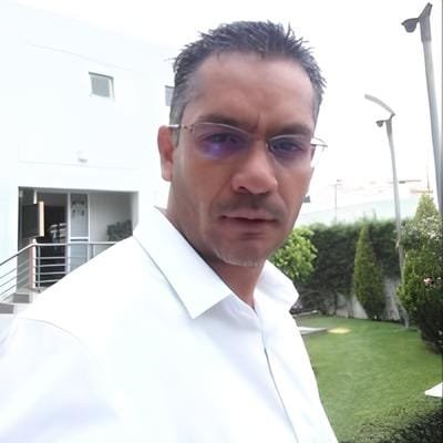 Tras hablar con Revelación.pe, Gorvenia Arenas eliminó su perfil de Linkedin. Esta foto es todo lo que queda.