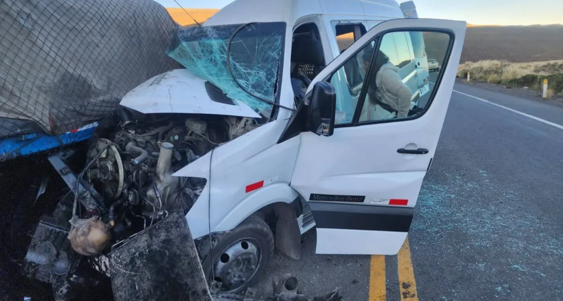 Choque en vía Arequipa–Puno deja dos muertos y 10 heridos