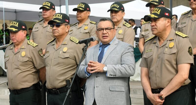 Exministro Santiváñez vinculado a presunta toma irregular de mina