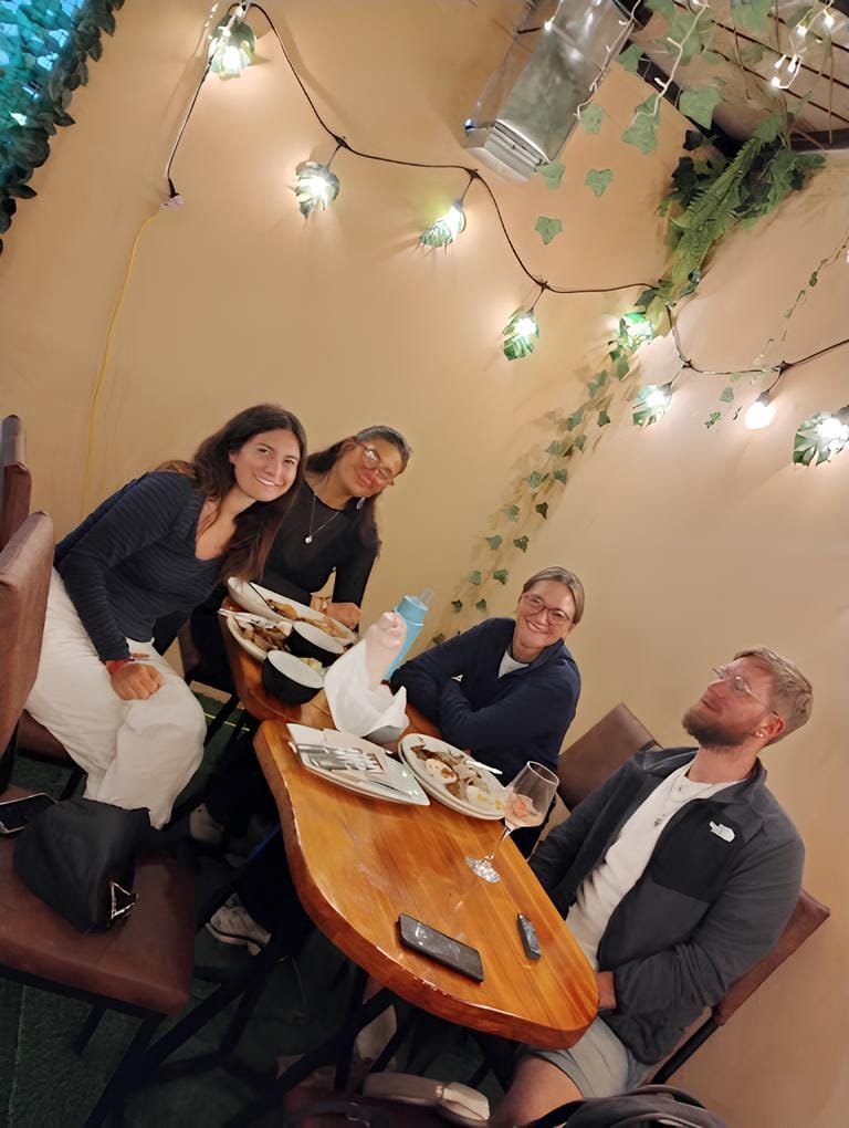 Yurakuna es un espacio donde se puede comer, divertirse y departir con la familia y amigos.