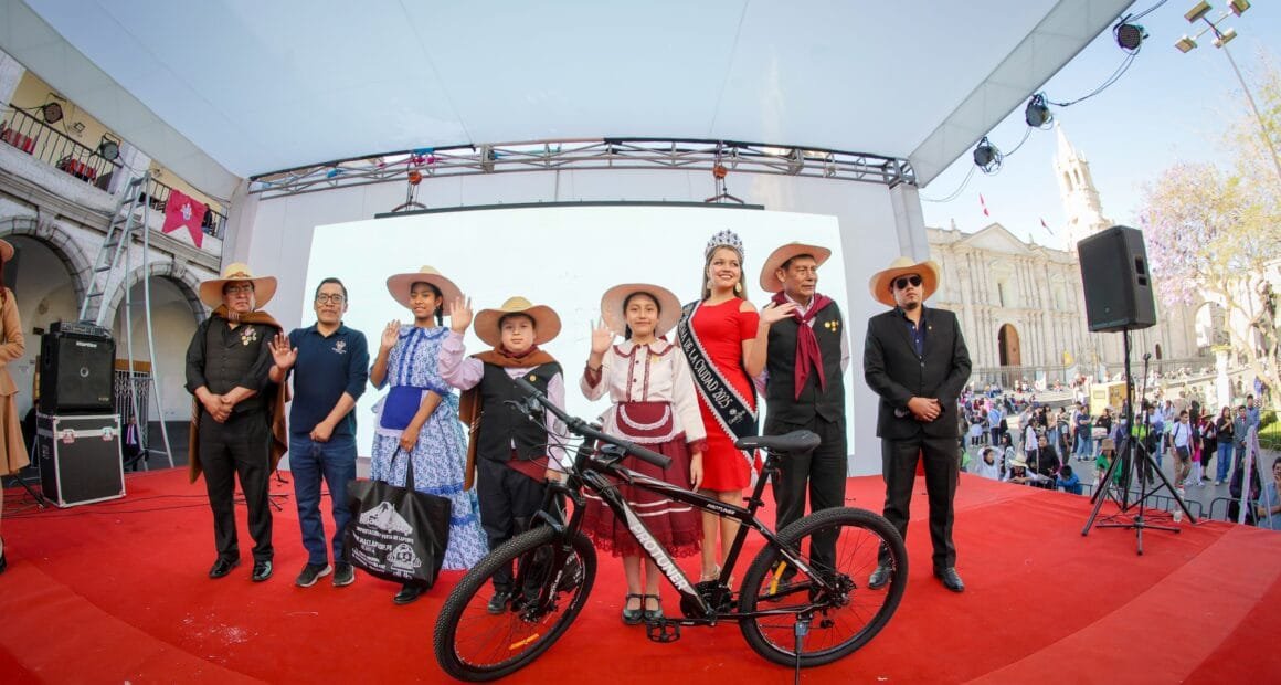 Escolares celebran Arequipa en versos lonccos. Aquí los ganadores