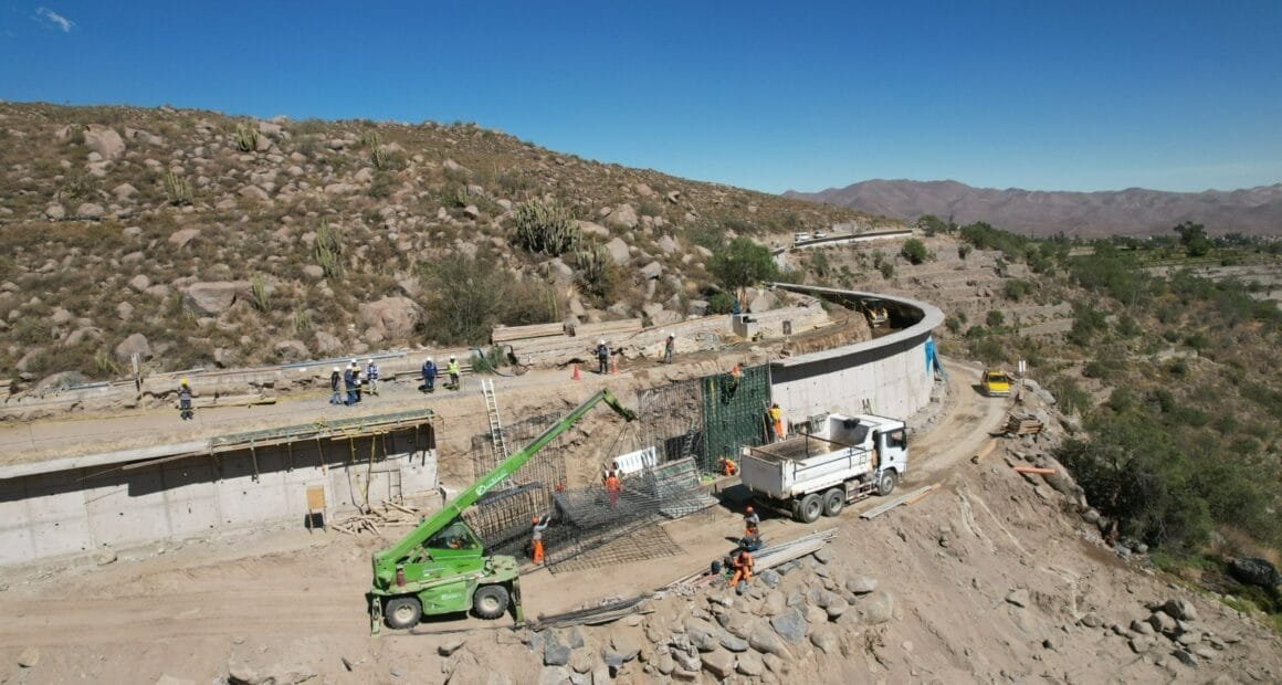 Yarabamba impulsa obra vial que conecta San Antonio y Sogay