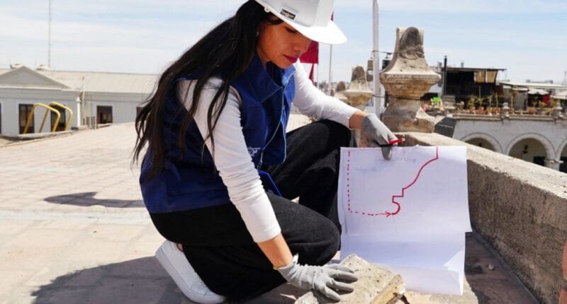 Escuela Taller restaurará cornisas dañadas en portales del municipio