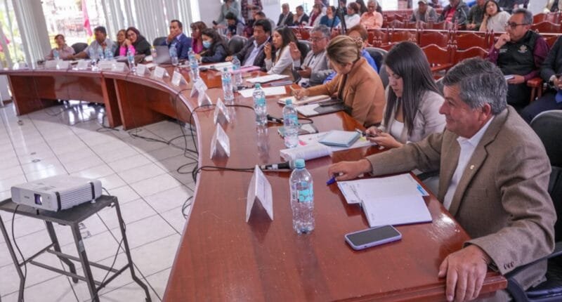 Concejo provincial aprueba polémico viaje de regidores a Ecuador