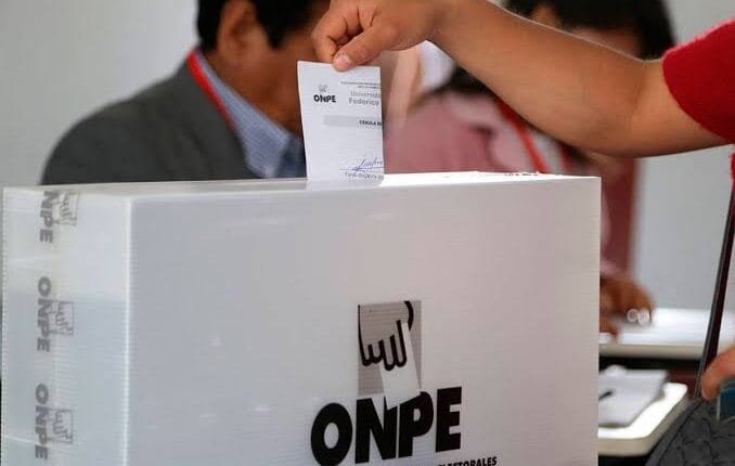 Peruanos rechazan a candidatos que apoyen minería ilegal