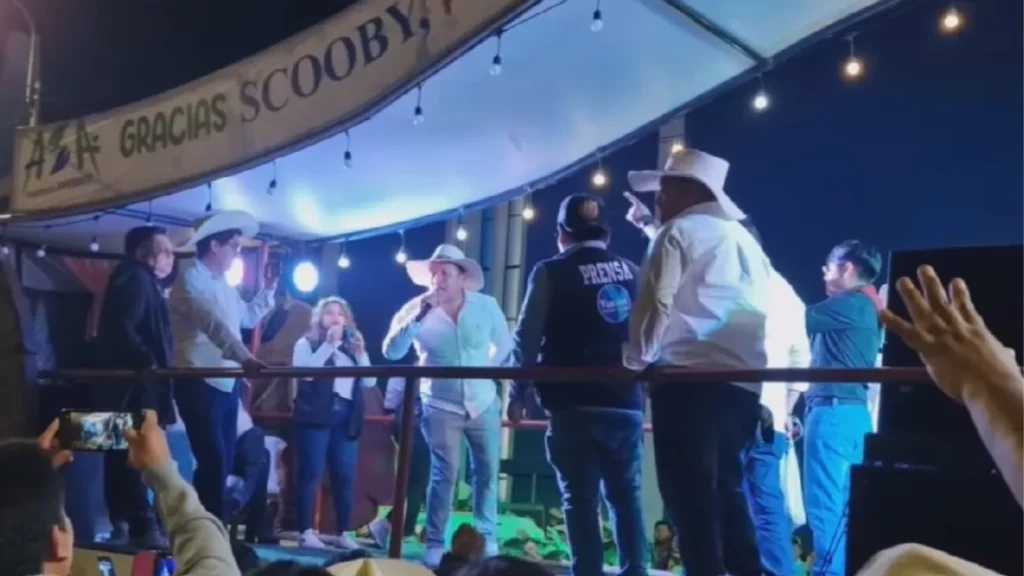 Aunque aceptó que no se inscribieron a tiempo, Alfredo Benavente ha seguido victimizandose. 