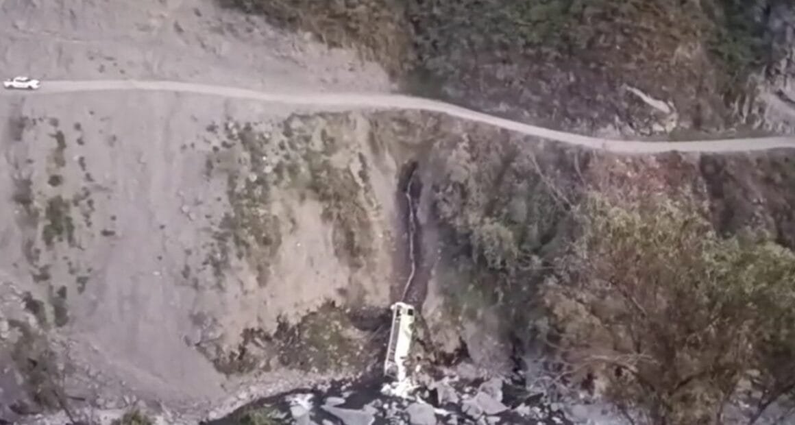 Tragedia en Puno: bus cae a abismo y deja 10 muertos