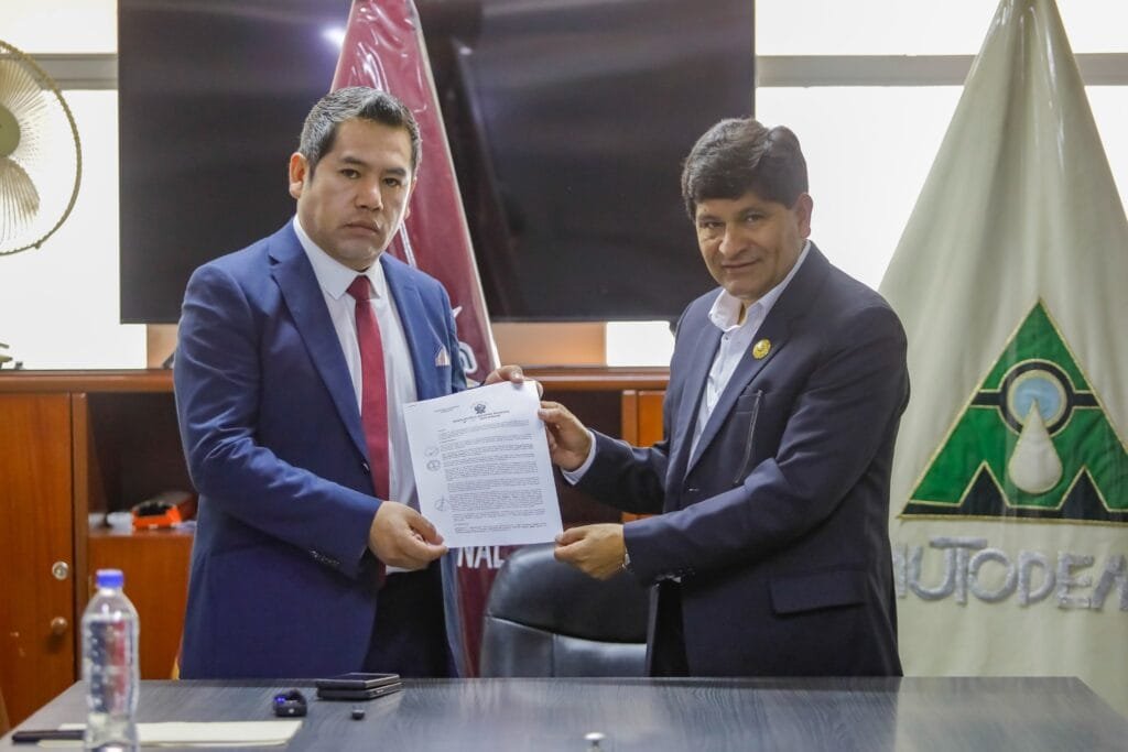 Duberly Otazú, engreído de Rohel Sánchez, tampoco respondió para este reportaje,