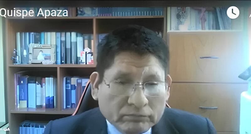 Exjuez con orden de captura y en juicio por falsedad y omisión