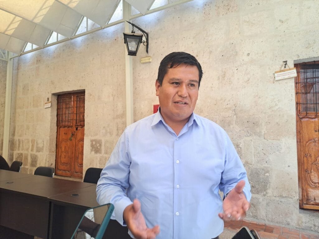 Asías Ortíz ya pidió explicaciones a los parlamentarios y empresas, pero hasta ahora no recibe respuesta.