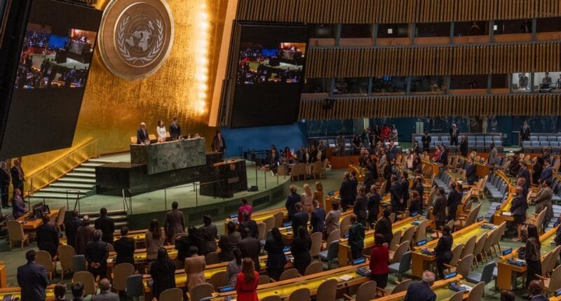 ONU aprueba Estado palestino pero excluye a Hamás