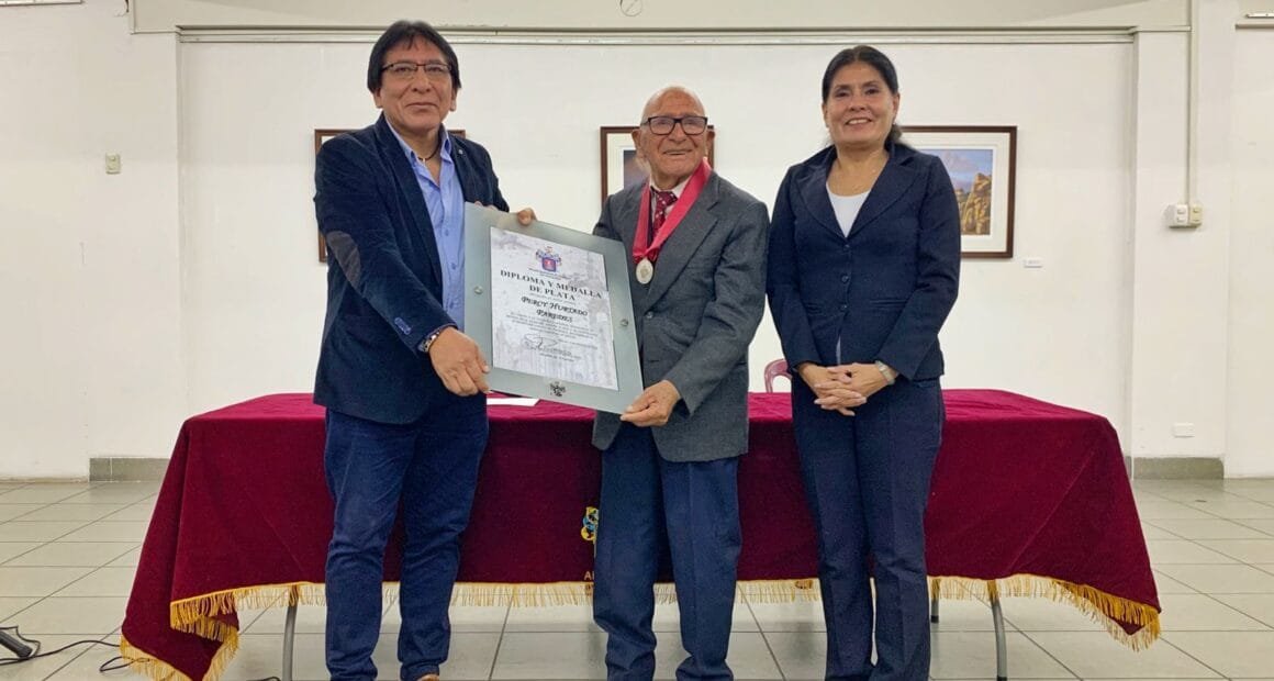 Municipalidad de Arequipa homenajea al pintor Percy Hurtado