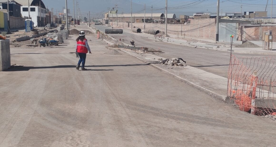 Contraloría alerta retraso crítico en obra vial del Cono Norte