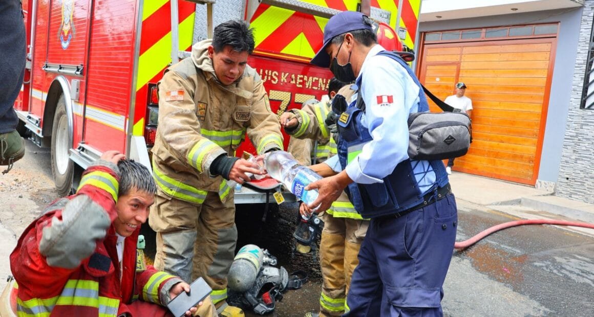 Serenos evitan tragedia en incendio de vivienda en Bustamante