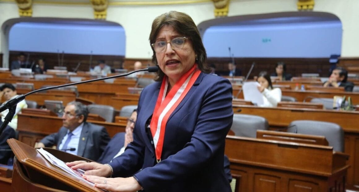 Congreso acelera proceso para destituir a fiscal Espinoza