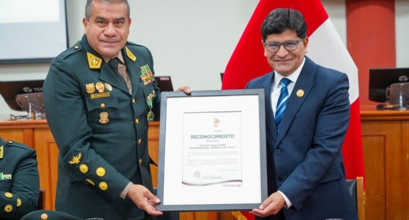 Gobernador defiende reconocimiento a comandante de la PNP