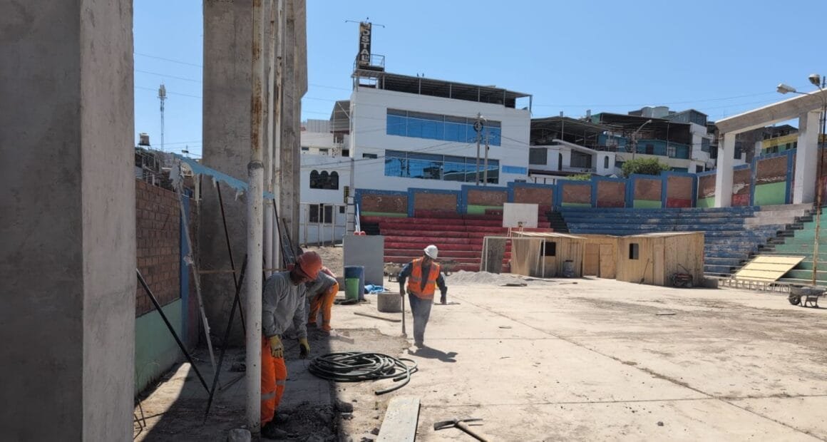 Contraloría impulsa reactivación de obra deportiva en Paucarpata