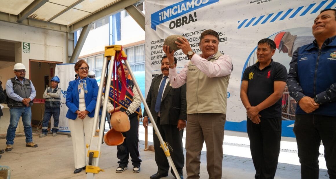 Inician construcción de comedor en colegio Juana Cervantes