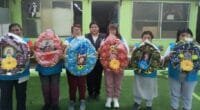 Internas del INPE crean coronas de tela por el Día de los Muertos