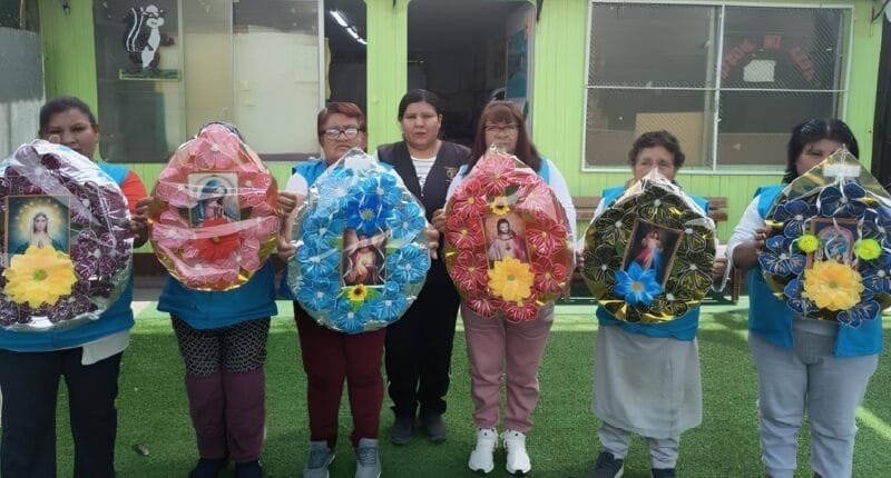 Internas del INPE crean coronas de tela por el Día de los Muertos
