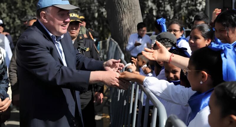 Jarana crítica: ¿Homenaje a Charlie López Aliaga o Rafael Kirk?