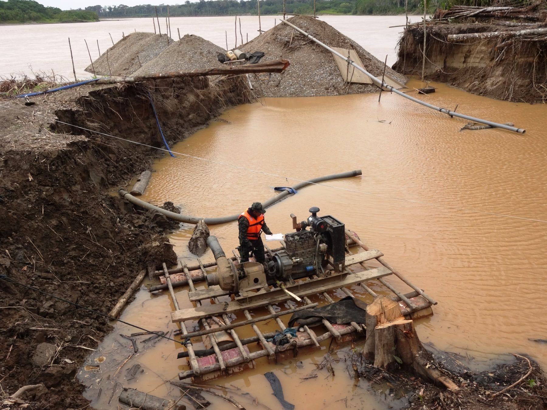 Confiep alerta que ampliar el Reinfo favorece minería ilegal