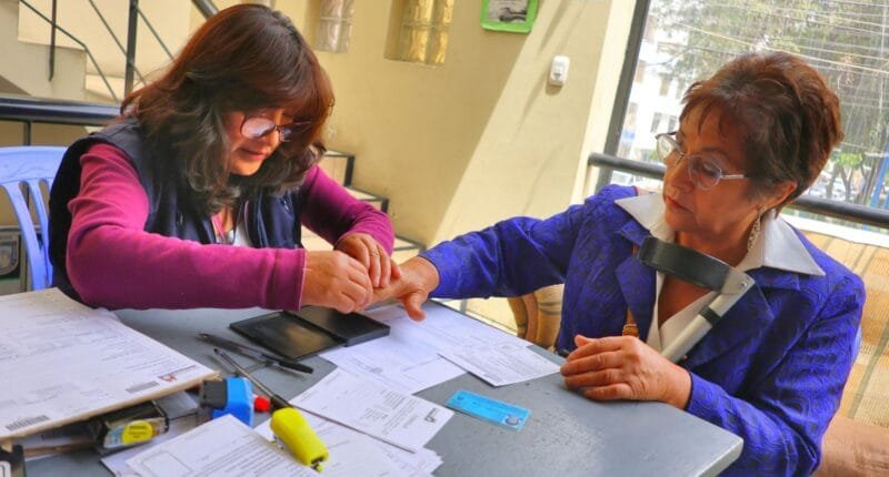 Bustamante realiza campaña de DNI electrónico