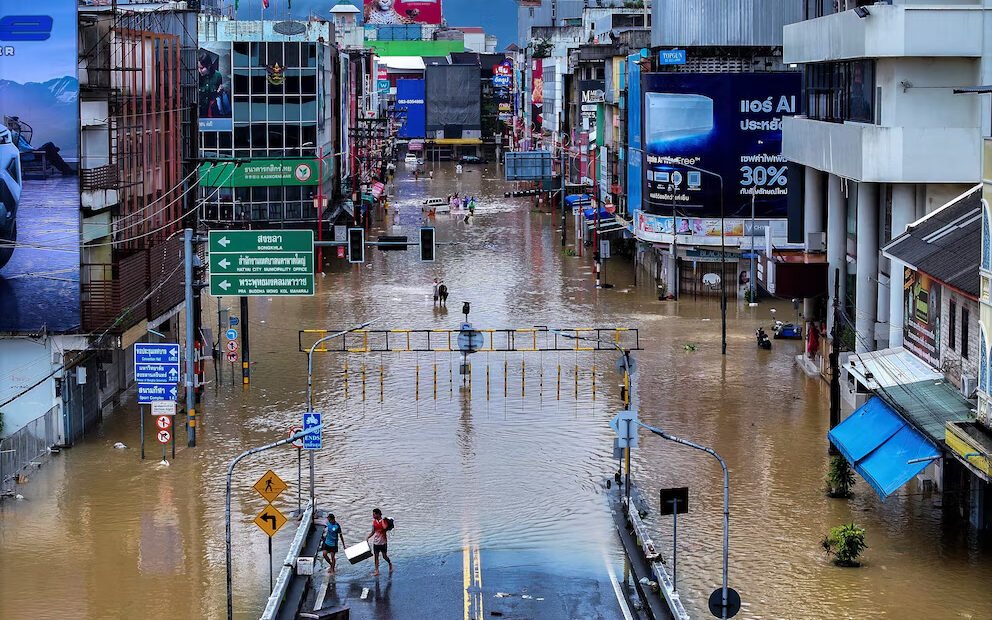 Inundaciones en Indonesia, Tailandia y Sri Lanka dejan casi 400 muertos