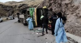 Siete familias enlutadas tras vuelco de bus en Espinar