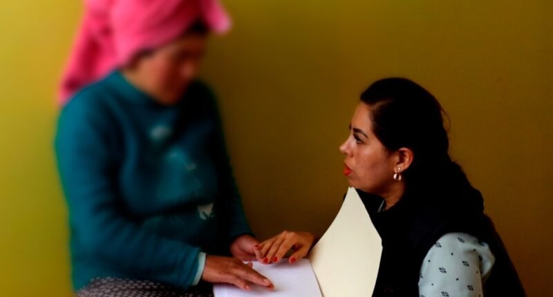 Jueza ordena notificación en braille para víctima invidente