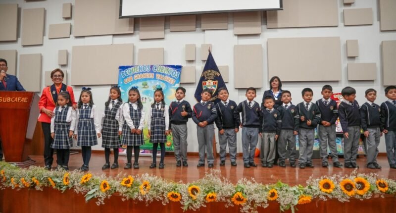 Municipio distingue a escolares por libro de cuentos