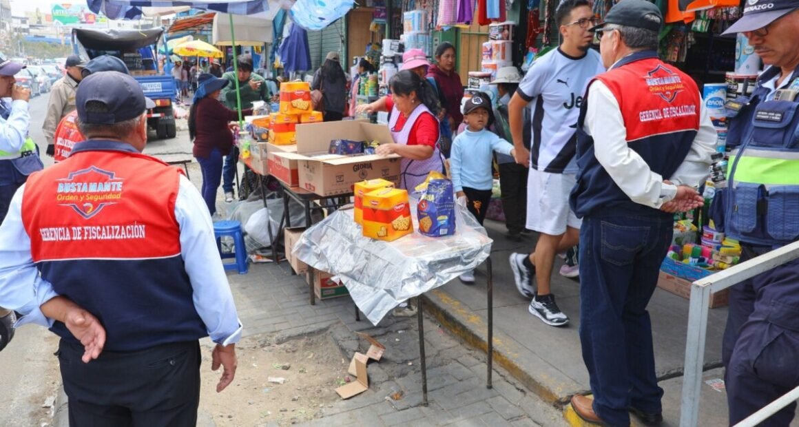 Bustamante intensifica control al comercio ambulatorio por Navidad