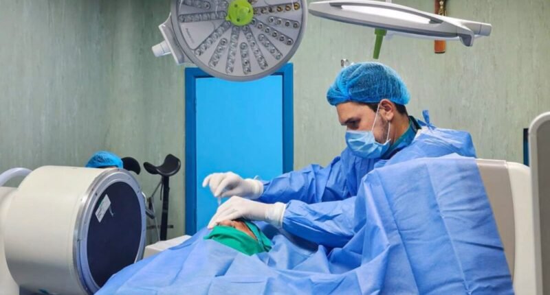 Crisis en salud: suspenden operaciones en EsSalud y abandonan hospitales en lluvias