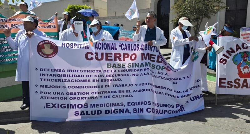 6 mil médicos inician huelga indefinida por precarización del sistema regional
