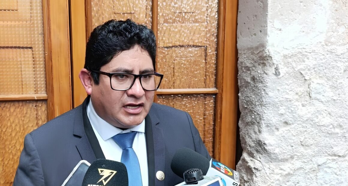 Alcalde de Yarabamba justifica desacato al JNE ante inminente vacancia