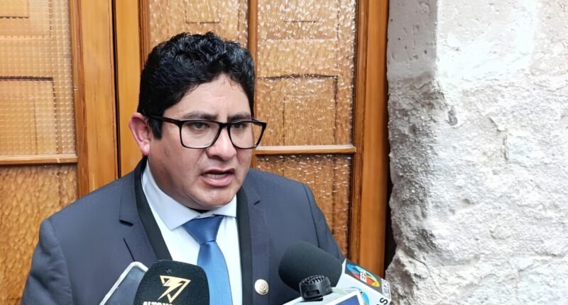 Alcalde de Yarabamba justifica desacato al JNE ante inminente vacancia