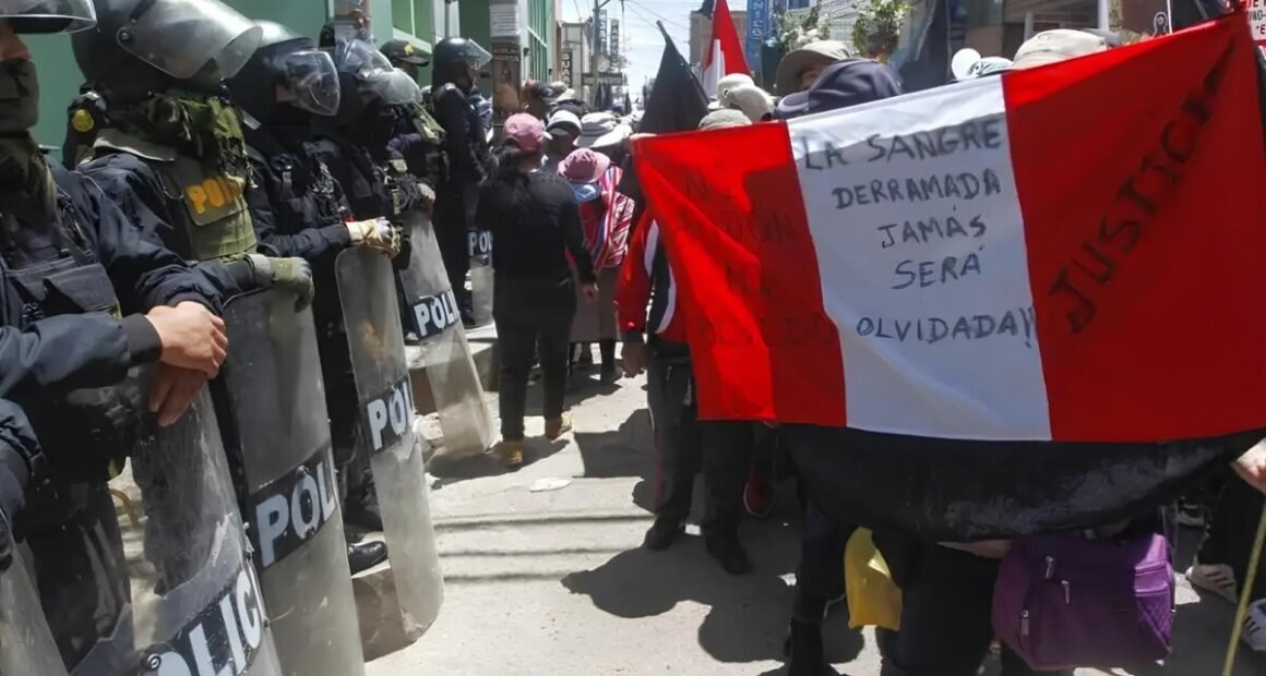 Fiscalía solicita 35 años contra policía por muerte en protestas