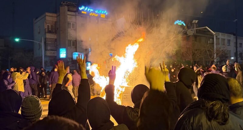 Irán profundiza apagón digital ante protestas masivas