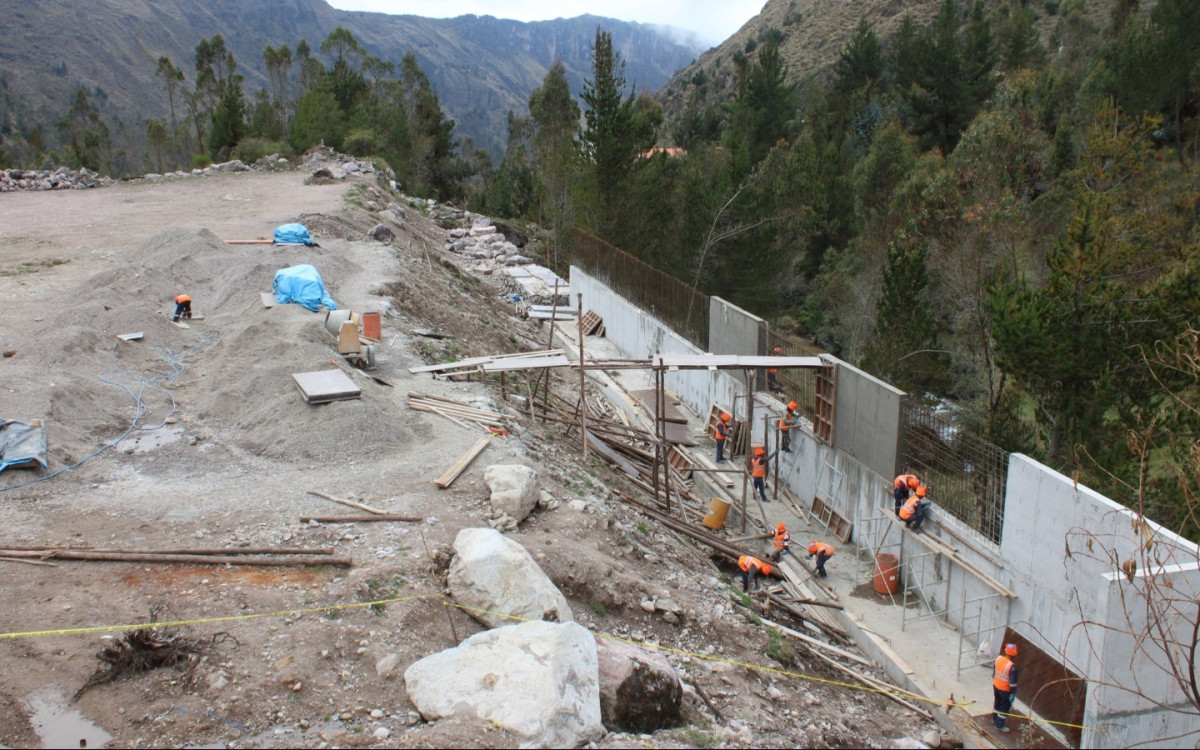 Contraloría alerta deficiencias y aumento de presupuesto en obra deportiva de Hanac Ayllo